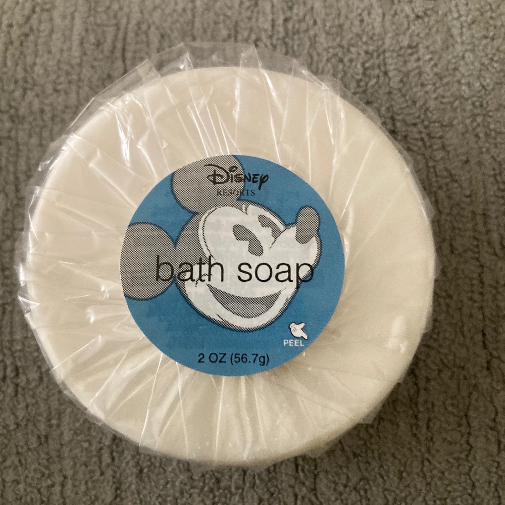 BUY NOW!

DISNEY RESORTS BATH SOAP.
Set of 4